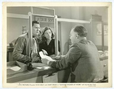 Warren Hymer, Patsy Kelly, and Milton Kibbee in Danger! Women at Work (1943)