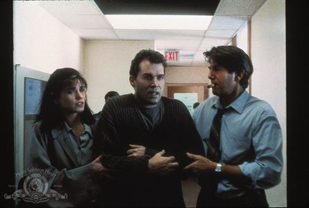 Linda Fiorentino, Ray Liotta, and Peter Coyote in Unforgettable (1996)