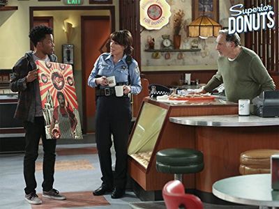 Judd Hirsch, Katey Sagal, and Jermaine Fowler in Superior Donuts (2017)