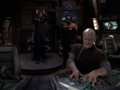 Kaitlin Hopkins, Gregg Daniel, and Francis Guinan in Star Trek: Voyager (1995)