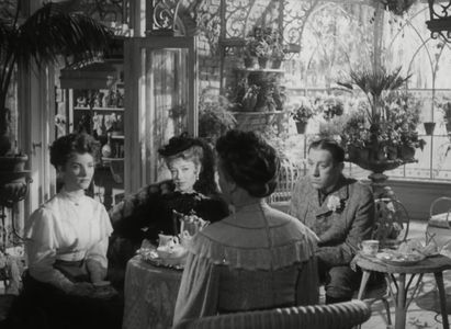 Alec Guinness, Petula Clark, Glynis Johns, and Alison Leggatt in The Promoter (1952)