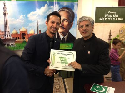 Ali Kazmi, Being Awarded a Certificate of recognition for promoting Pakistani culture in Canada at the Pakistan consulat