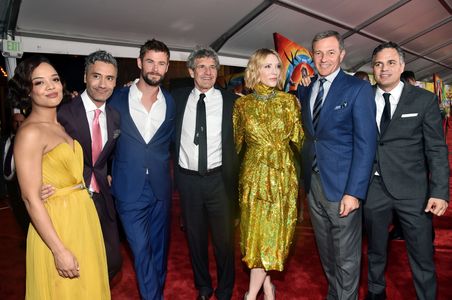 Cate Blanchett, Taika Waititi, Alan F. Horn, Mark Ruffalo, Chris Hemsworth, Tessa Thompson, and Robert A. Iger at an eve