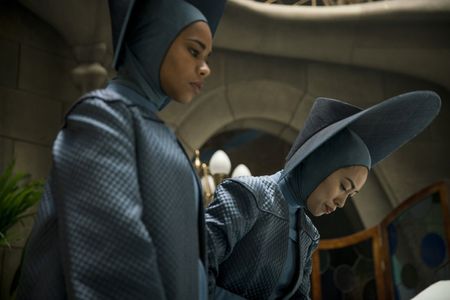 Suan-Li Ong and Roxy Sternberg in Emerald City (2016)