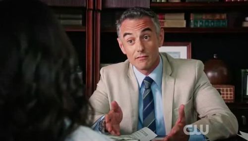 Oliver Vaquer in Jane the Virgin (2015)