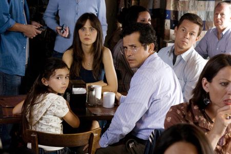Mark Wahlberg, John Leguizamo, Zooey Deschanel, and Ashlyn Sanchez in The Happening (2008)