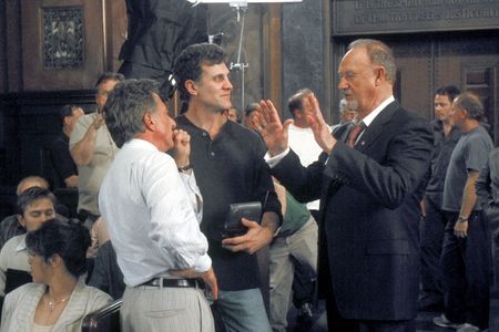 Dustin Hoffman, Gene Hackman, and Gary Fleder in Runaway Jury (2003)
