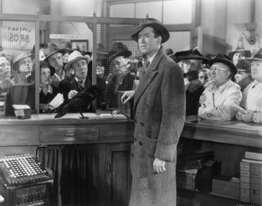 James Stewart, Ernie Adams, Ellen Corby, and Jimmy the Crow in It's a Wonderful Life (1946)