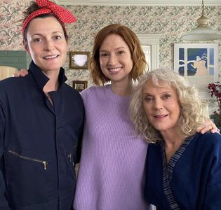 Vicky Wight (in costume!), Ellie Kemper and Blythe Danner