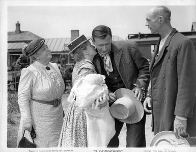 John Wayne, Jane Darwell, Mae Marsh, and Hank Worden in 3 Godfathers (1948)