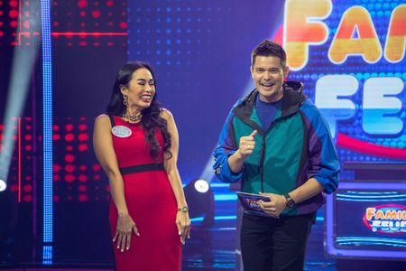 Dingdong Dantes and Rachel Lobangco in Family Feud Philippines (2022)