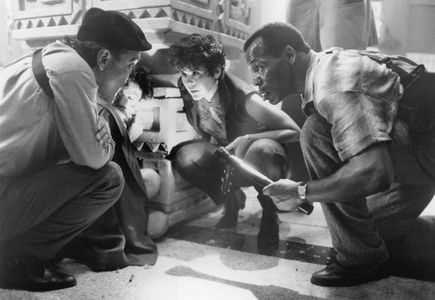 Danny Glover, Teri Weigel, Maria Conchita Alonso, and Rubén Blades in Predator 2 (1990)