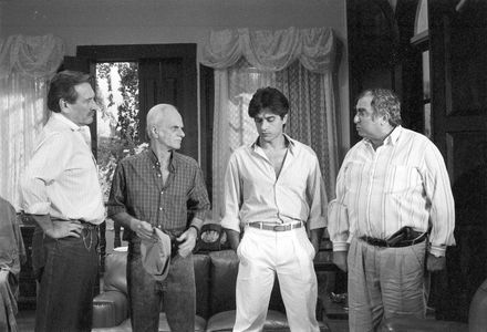 Older Cazarré, Thales Pan Chacon, Elias Gleizer, and Paulo Goulart in Fera Radical (1988)