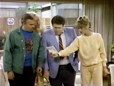 John Ratzenberger, George Wendt, Jean Kasem, and Carlene Watkins in The Tortellis (1987)
