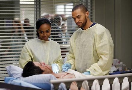 Richard Kahan, Jesse Williams, and Jerrika Hinton in Grey's Anatomy (2005)