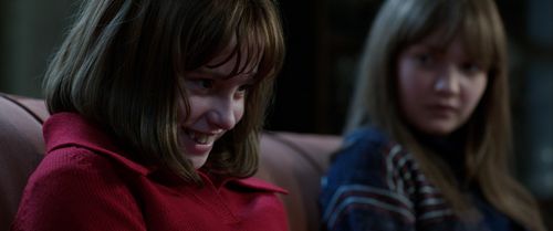 Madison Wolfe and Lauren Esposito in The Conjuring 2 (2016)