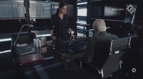 Christopher Plummer and Archie Panjabi in Departure (2019)