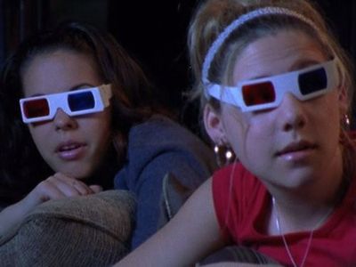 Lauren Collins and Melissa McIntyre in Degrassi: The Next Generation (2001)