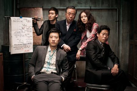 Yum Jung-ah, Hae-Jin Yoo, Myung-Min Kim, Byun Hee-Bong, and Gyu-Woon Jung in The Spies (2012)