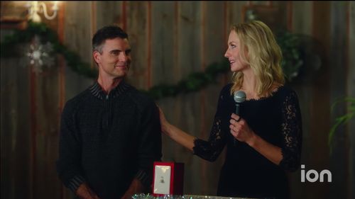 Colin Egglesfield and Cassie Kramer in A Christmas Witness (2021)