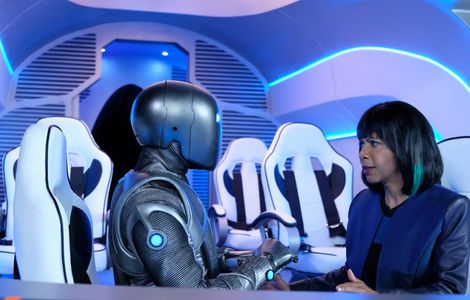 Penny Johnson Jerald and Mark Jackson in The Orville (2017)