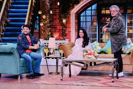 Shakti Kapoor, Padmini Kolhapure, and Kapil Sharma in The Kapil Sharma Show: A Show Full of Stars (2019)