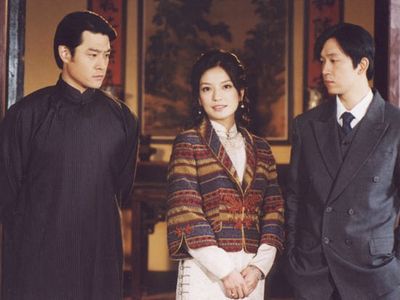 Yueming Pan, Wei Zhao, and Wei-De Huang in Moment in Peking (2005)