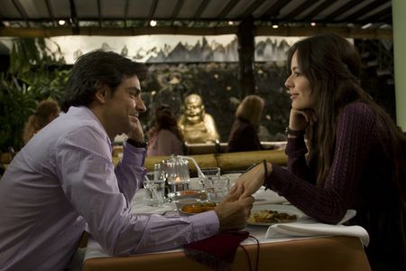 Eugenio Derbez and Martina García in It's Not You, It's Me (2010)
