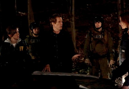 Kevin Bacon, Diane Neal, and Jessica Stroup in The Following (2013)