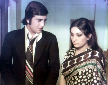 Vinod Khanna and Vidya Sinha in Inkaar (1977)