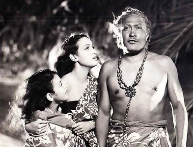 Kuulei De Clercq, Al Kikume, and Dorothy Lamour in The Hurricane (1937)