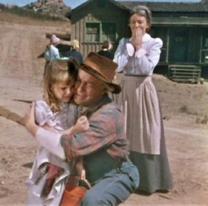 Strother Martin, Pamelyn Ferdin, and Amzie Strickland in Death Valley Days (1952)