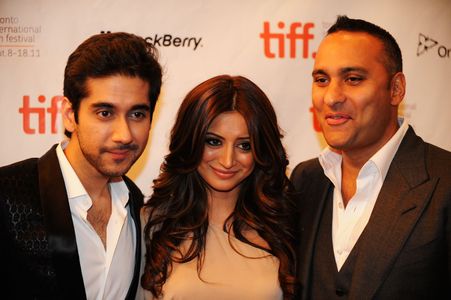 Russell Peters, Noureen DeWulf, and Vinay Virmani at an event for Breakaway (2011)