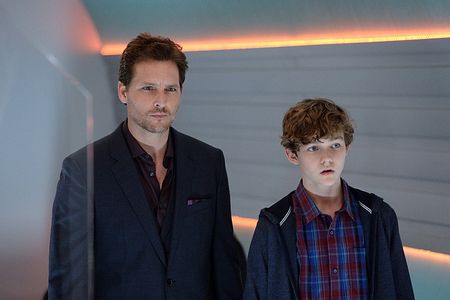 Peter Facinelli and Levi Miller in Supergirl (2015)