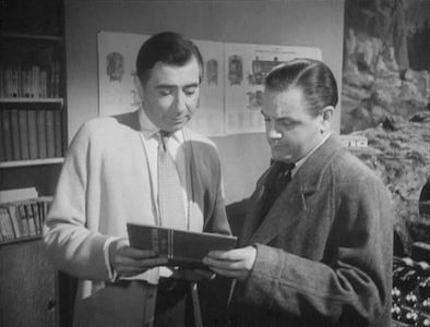 Robert Newton and Naunton Wayne in The Hidden Room (1949)
