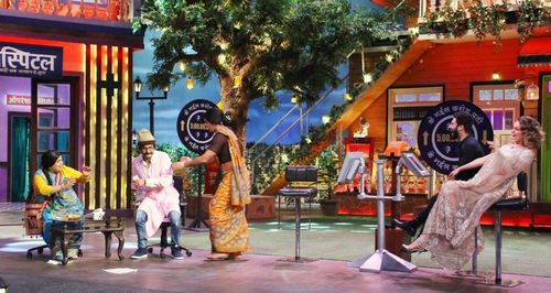 Shahid Kapoor, Sunil Grover, Kangana Ranaut, Kiku Sharda, and Kapil Sharma in The Kapil Sharma Show (2016)