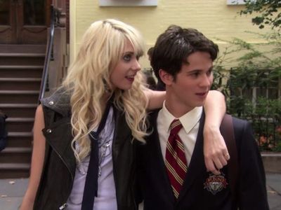 Taylor Momsen and Connor Paolo in Gossip Girl (2007)