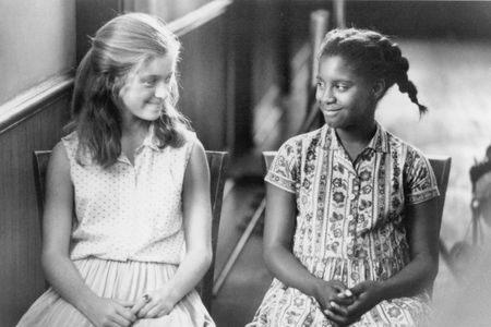LaToya Chisholm and Lexi Randall in The War (1994)