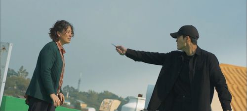 Kim Jeong-yeong and Kim Gun-woo in Catch the Ghost (2019)