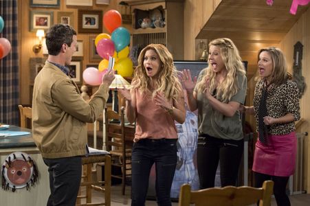 Andrea Barber, Candace Cameron Bure, Jodie Sweetin, and Scott Weinger in Fuller House (2016)