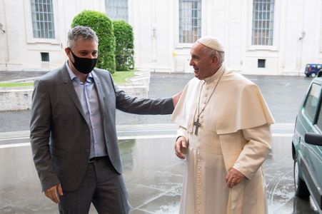 Director Evgeny Afineevsky working with Pope Francis on the movie