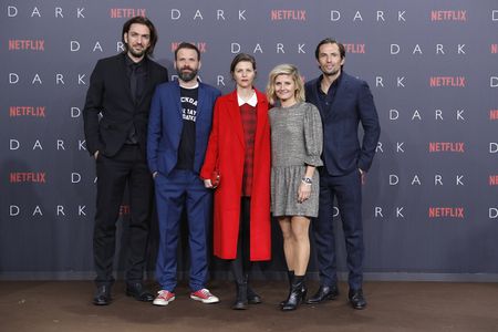 Quirin Berg, Max Wiedemann, Jantje Friese, Justyna Müsch, and Baran bo Odar in Dark (2017)