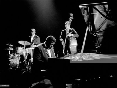 Oscar Peterson and The Oscar Peterson Trio in Stars of Jazz (1956)