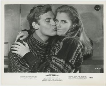 Roald Øyen and Ilona Rodgers in Snow Treasure (1968)