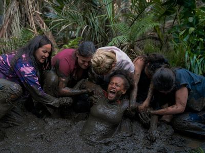 Mia Healey, Reign Edwards, Jenna Clause, Sarah Pidgeon, Erana James, and Shannon Berry in The Wilds: Day Seven (2020)