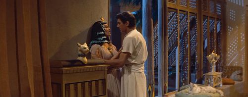 Bella Darvi and Edmund Purdom in The Egyptian (1954)