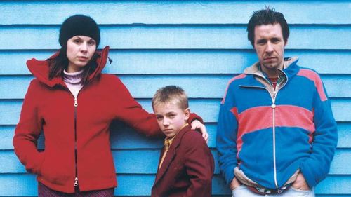Paddy Considine, Dina Korzun, and Artyom Strelnikov in Last Resort (2000)
