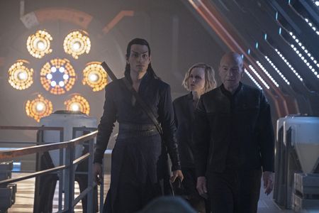 Patrick Stewart, Alison Pill, and Evan Evagora in Star Trek: Picard (2020)