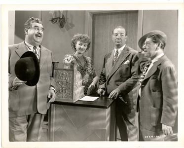 Billy Gilbert, Jayne Hazard, Shemp Howard, and Maxie Rosenbloom in Crazy Knights (1944)