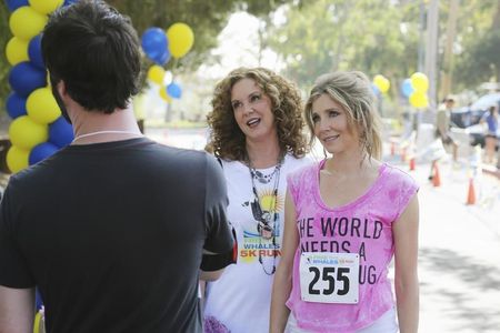 Elizabeth Perkins and Sarah Chalke in How to Live with Your Parents (for the Rest of Your Life) (2013)